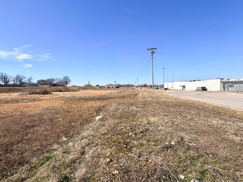 000 E Dyer St, Aurora, MO, 65605 | Card Image