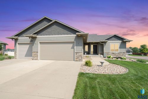 7104 S Cabot Cir, Sioux Falls, SD, 57108-4949 | Card Image