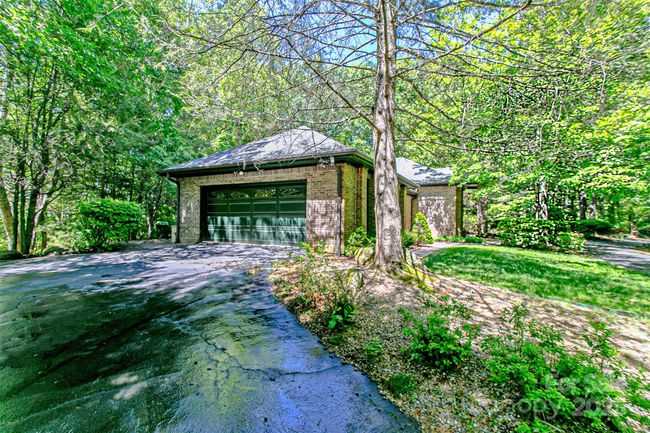Large circular driveway provides ample parking and turn around space | Image 38