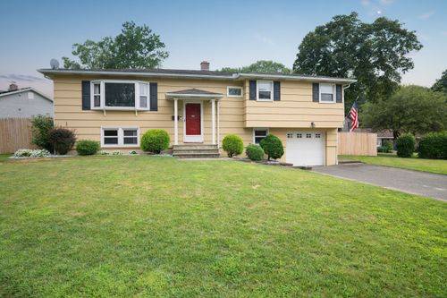 77 Parklawn Dr, Waterbury, CT, 06708-2319 | Card Image
