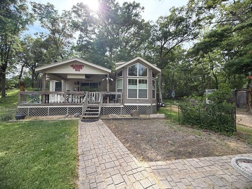 2-17/18/19 Woodhaven Lakes, Sublette, IL, 61367 | Card Image