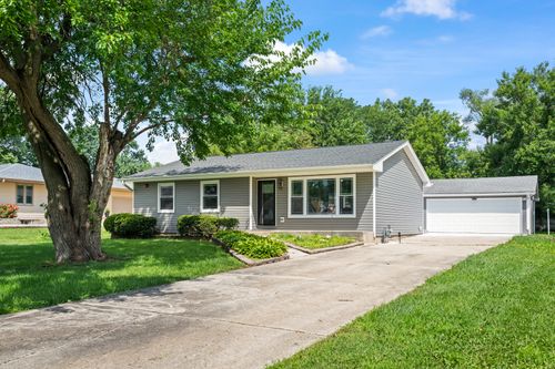30 W Turner Ave, Roselle, IL, 60172-2902 | Card Image