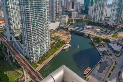 phii04-690 Sw 1st Ct, MIAMI, FL, 33130-2991 | Card Image