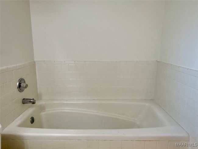 XL tub, about 6-7 ft long and deep! | Image 27