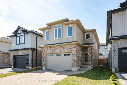587 Freeport St, London, ON, N6G0R2 | Card Image