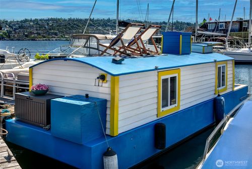 a6-2450 Westlake Ave N, Seattle, WA, 98109-2209 | Card Image