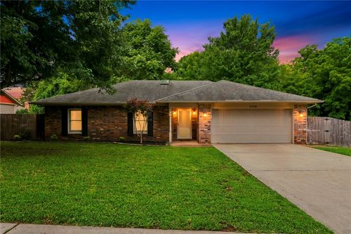 2709 N Wakefield Pl, Fayetteville, AR, 72703-4325 | Card Image