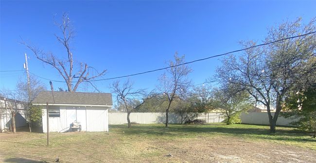 200 N Hilmar St, House other with 4 bedrooms, 3 bathrooms and null parking in Weinert TX | Image 15