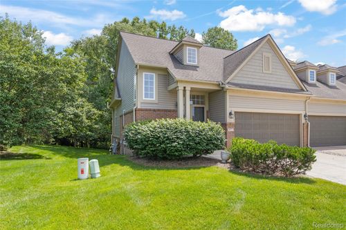 977 Sloane Ct, White Lake, MI, 48386-4616 | Card Image