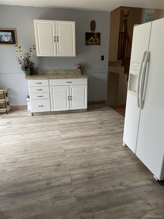237 W Castle Rd, House other with 4 bedrooms, 2 bathrooms and null parking in Fostoria MI | Image 4