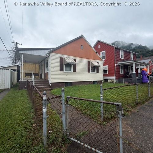 11 F St, Boomer, WV, 25031 | Card Image