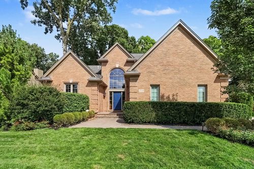 3739 Warwick Dr, Rochester Hills, MI, 48309-4716 | Card Image