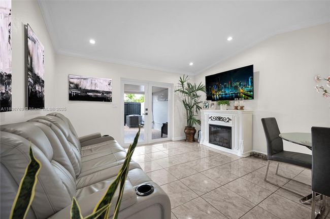 14103 Sw 55 Th St, Townhouse with 2 bedrooms, 1 bathrooms and null parking in Miami FL | Image 4