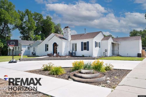 639 S 5th St, Douglas, WY, 82633-2635 | Card Image