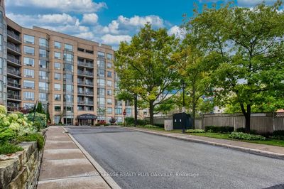 517 - 2511 Lakeshore Rd W, Condo with 1 bedrooms, 1 bathrooms and 1 parking in Oakville ON | Image 2