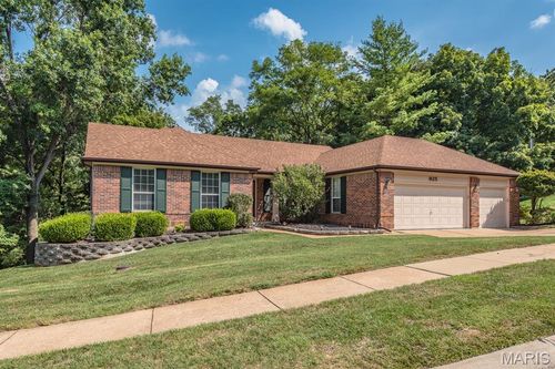 925 Westrun Dr, Ballwin, MO, 63021-6152 | Card Image