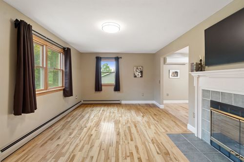 697 E Hill Rd, Richmond, VT, 05477-9409 | Card Image