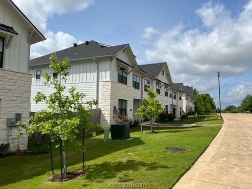 2106 Crescent Pointe Pkwy, College Station, TX, 77845-3916 | Card Image
