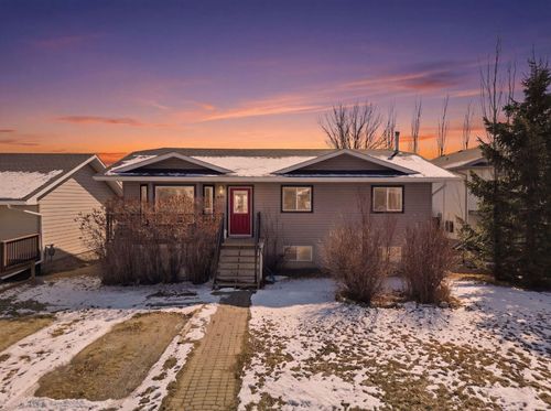 531 Pioneer Dr, Irricana, AB, T0M0C8 | Card Image