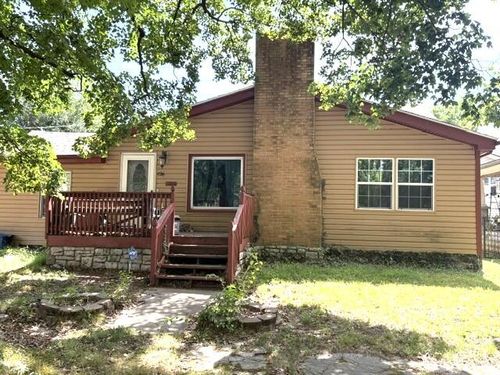 126 E Pleasant St, Aurora, MO, 65605-1616 | Card Image