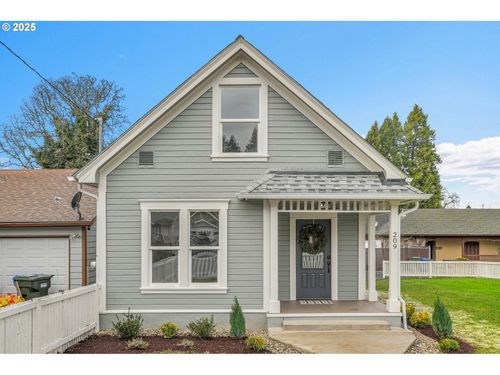 209 Se Currin St, Estacada, OR, 97023-8568 | Card Image