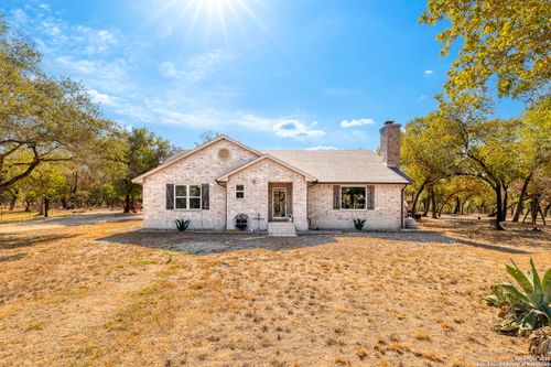 127 Scenic Oak Dr, Floresville, TX, 78114-4272 | Card Image