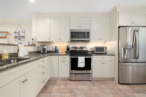 6 Pendleton Pl, Narragansett, RI, 02882-4224 | Card Image