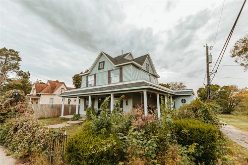 807 7th St, Pawnee, OK, 74058-3029 | Card Image