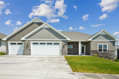 702 Lakeview Ct, Tiffin, IA, 52340-6600 | Card Image