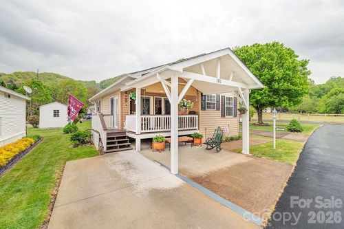 101 Strollers Ln, Waynesville, NC, 28785-7618 | Card Image