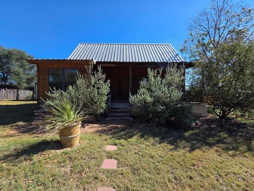 511 Bluebird St, Fredericksburg, TX, 78624-3619 | Card Image