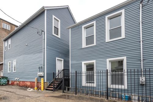 1013 W 18th Pl, CHICAGO, IL, 60608-3306 | Card Image