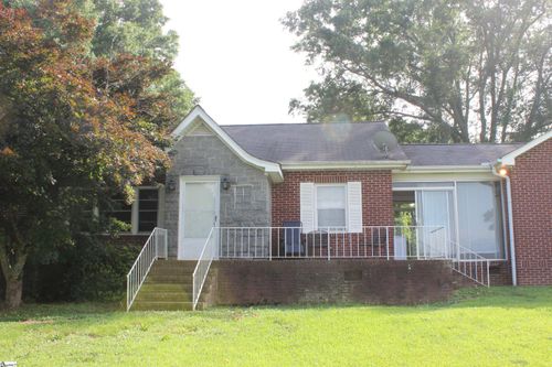 109 S Greenwood Ave, Ware Shoals, SC, 29692-1507 | Card Image