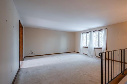 4 Brookside Ter, Nashua, NH, 03060-4616 | Card Image