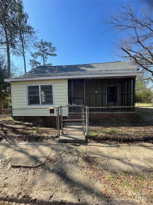 529 Devine St, chester, SC, 29706-2742 | Card Image