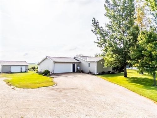 11621 Kimball Ave, Waterloo, IA, 50701-9442 | Card Image