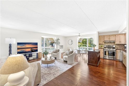 404-384 Erb St W, Waterloo, ON, N2L1W6 | Card Image
