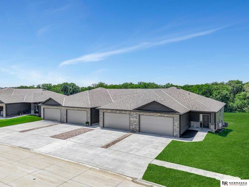 8805 Bristlecone Dr, Lincoln, NE, 68526-9265 | Card Image