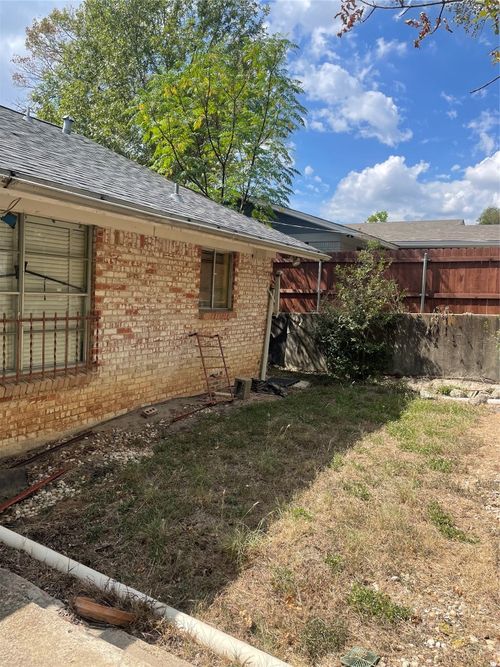 5106 Woodmoor Dr, Austin, TX, 78721-1617 | Card Image