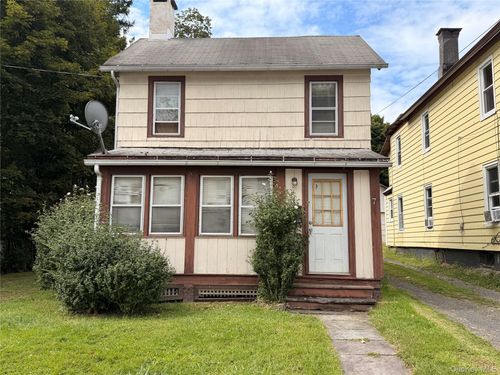 7 Harding St, Middletown, NY, 10940-6207 | Card Image