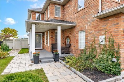 95 Thoroughbred Blvd, Townhouse with 4 bedrooms, 3 bathrooms and 6 parking in Ancaster ON | Image 2