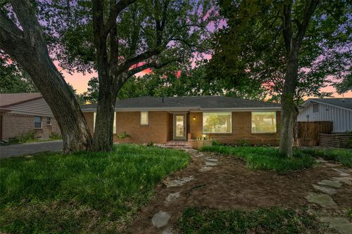7059 Town North Dr, Dallas, TX, 75231-7303 | Card Image