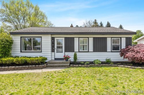 1704 Kentfield St, Wyoming, MI, 49519-3341 | Card Image