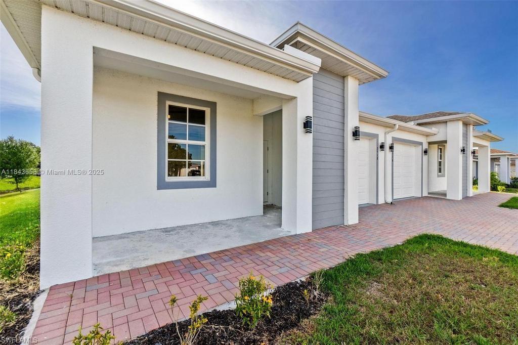 Residential Lease in LEHIGH ACRES 2