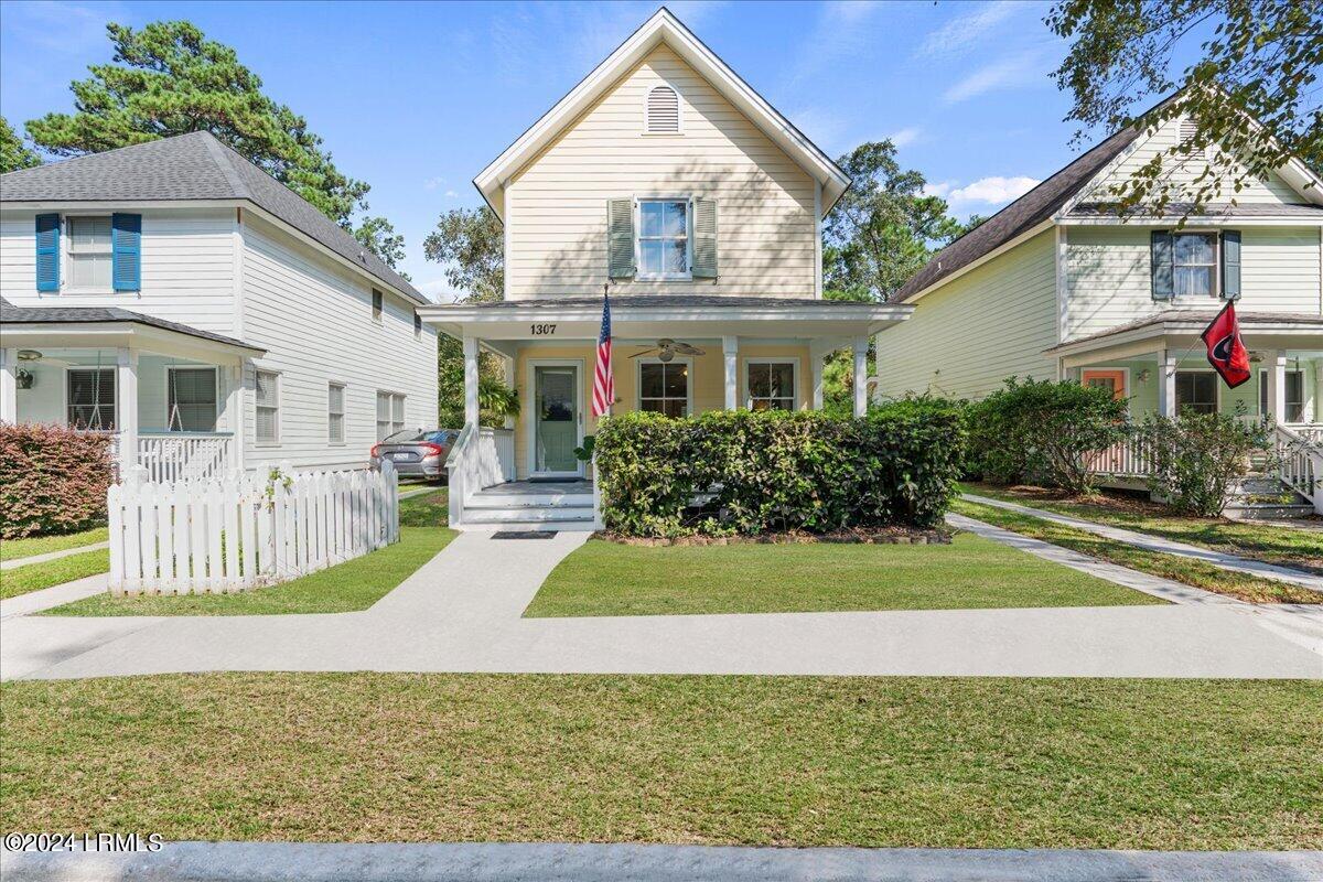 Broad St, Beaufort, SC 29902
