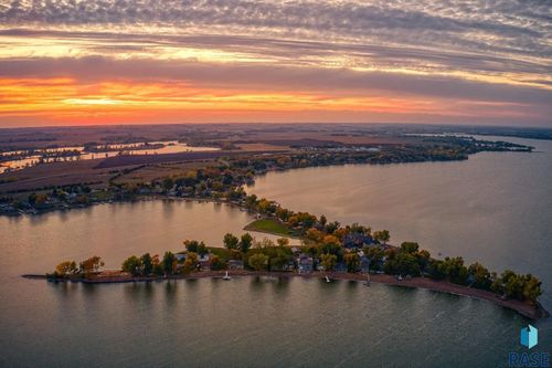 6630 Peninsula Pt, Wentworth, SD, 57075-7349 | Card Image
