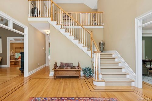 7 Highwood Rd, Setauket, NY, 11733-1511 | Card Image