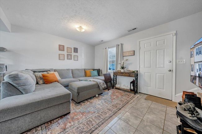Sturdy tile flooring | Image 5