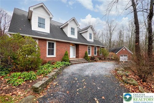 401 Echo Lake Dr, Bangor, PA, 18013-5341 | Card Image