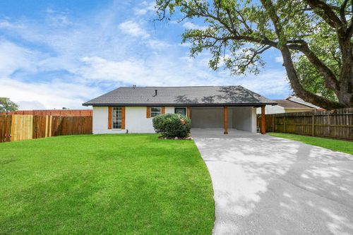 916 Woods Dr, Liberty, TX, 77575-3606 | Card Image